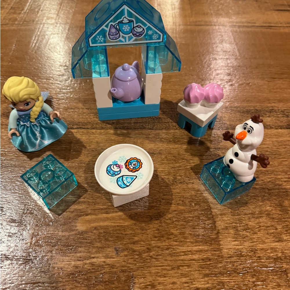 Lego Ice Castle Playset with Blue and White Pieces